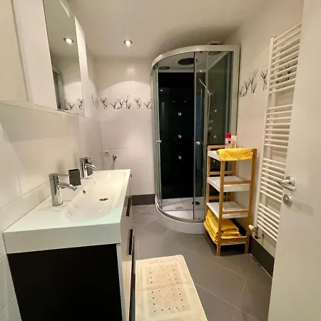 아파트 Stylische Naehe Stadthalle Mit Balkon