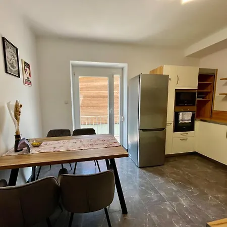 Apartment Stylische Naehe Stadthalle Mit Balkon Graz