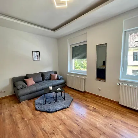 아파트 Stylische Naehe Stadthalle Mit Balkon